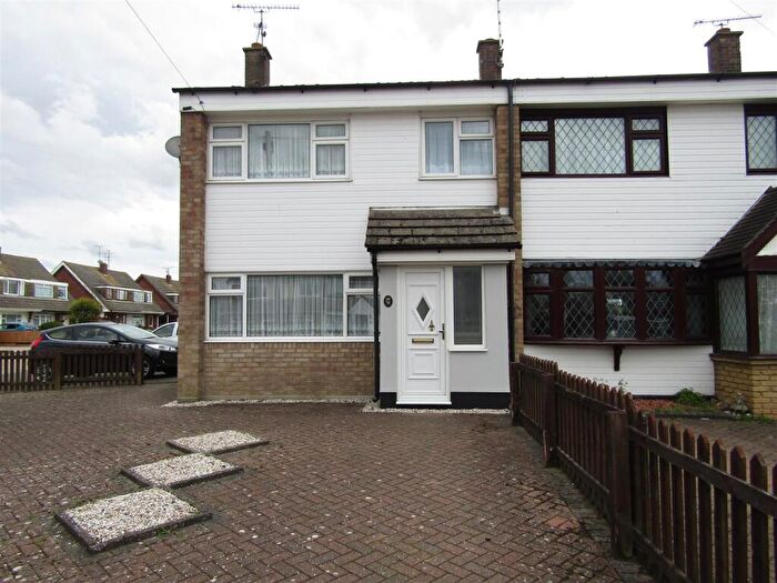 3 Bedroom End Of Terrace House To Rent In Conway Avenue, Great Wakering, SS3