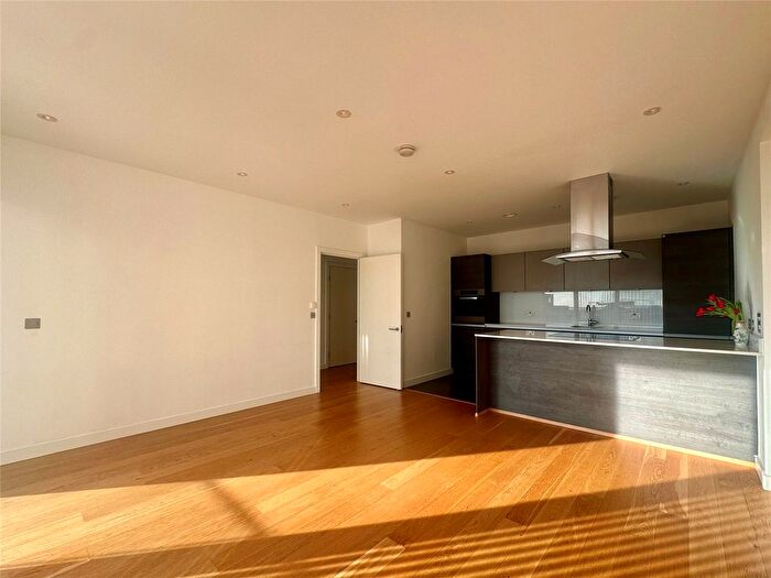 2 Bedroom Flat To Rent In Fairfield Avenue, Staines-Upon-Thames, Surrey, TW18