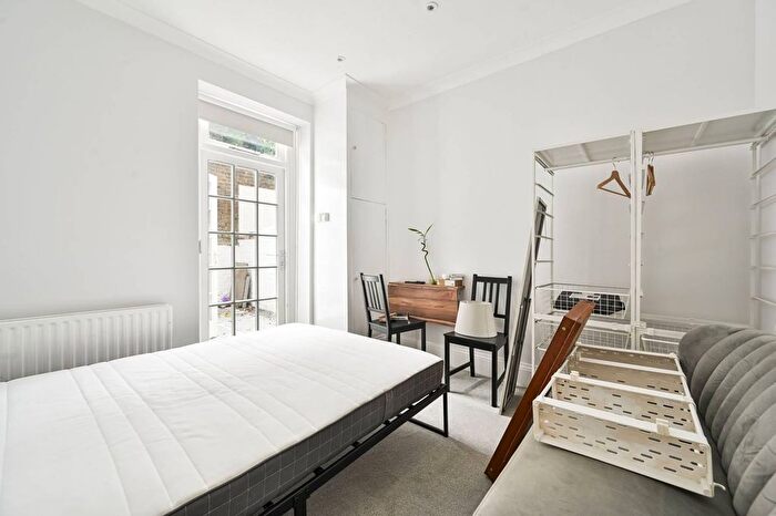 1 Bedroom Flat To Rent In Shorrolds Road, Fulham Broadway, London, SW6