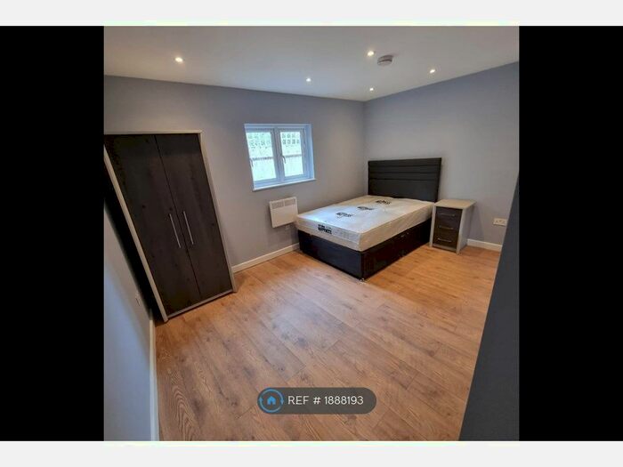 1 Bedroom Flat To Rent In Montserrat Road, London, SW15
