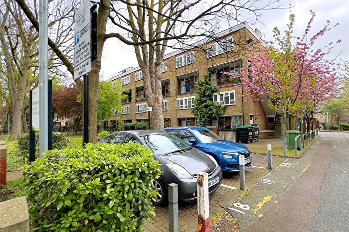 3 Bedroom Flat For Sale In Larchfield House, Highbury Estate, London, N5