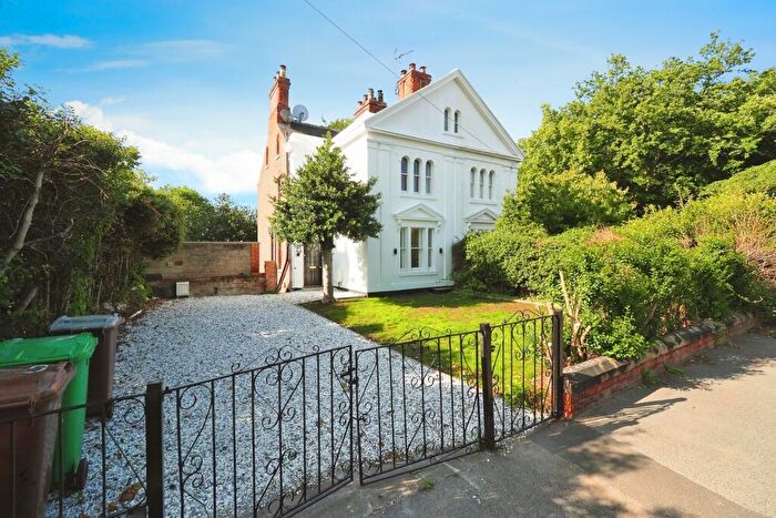 5 Bedroom Semi-Detached House For Sale In Forest Road East, Nottingham, NG1