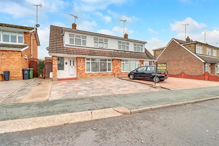 3 Bedroom Semi-Detached House For Sale In Beauchamps Drive, Wickford, SS11