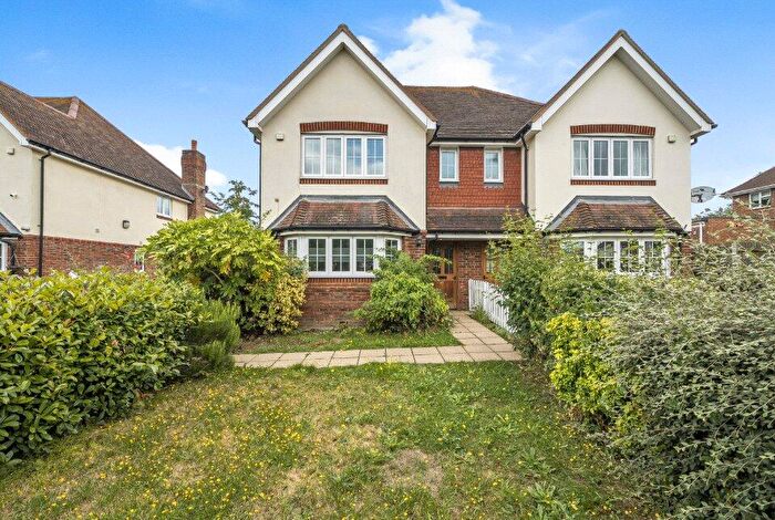 3 Bedroom House For Sale In Kaine Place, Croydon, CR0