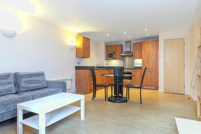 1 Bedroom Flat To Rent In Longstone Court, Great Dover Street, London, SE1