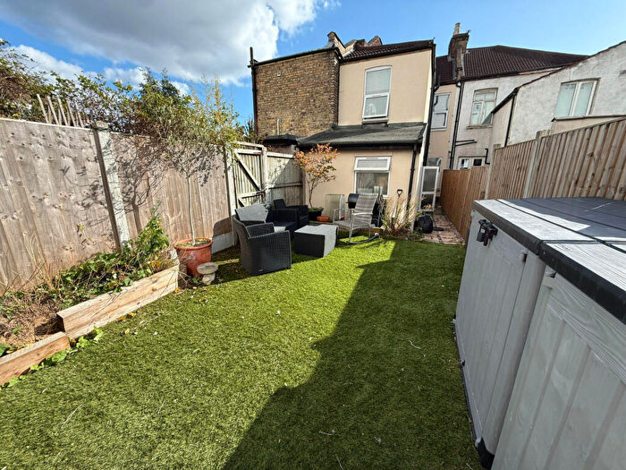 1 Bedroom Flat To Rent In London, E18