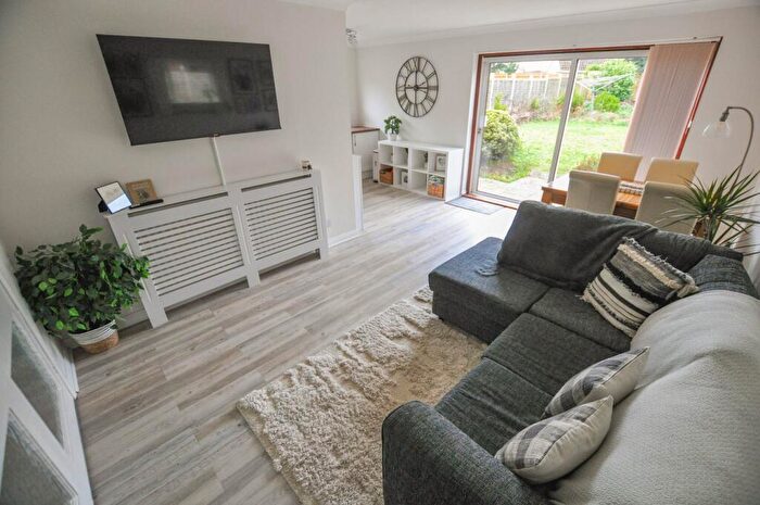 2 Bedroom Bungalow For Sale In Hilltop Close, Ferndown, BH22