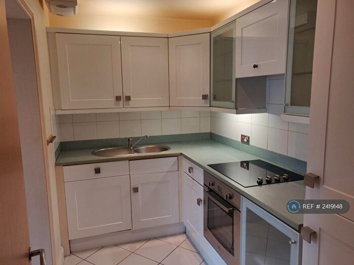 2 Bedroom Flat To Rent In Riverside Court, Bromley, BR2