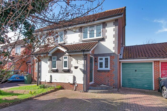 2 Bedroom Semi Detached House For Sale In Barnwell Road, Dartford, DA1