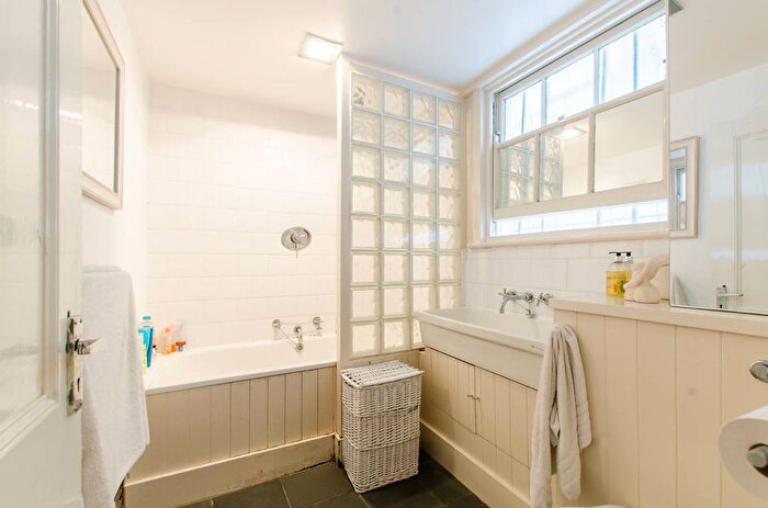 2 Bedroom Flat To Rent In Loughborough Road, Brixton, London, SW9