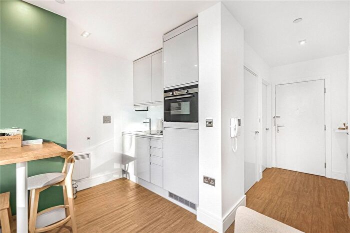 1 Bedroom Flat For Sale In Red Lion Square, Wandsworth High Street, London, SW18