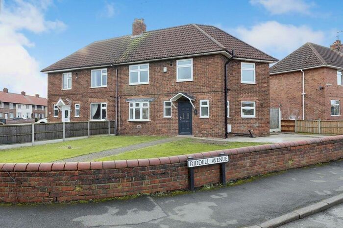 4 Bedroom Semi-Detached House For Sale In Riddell Avenue, Langold, Worksop, S81