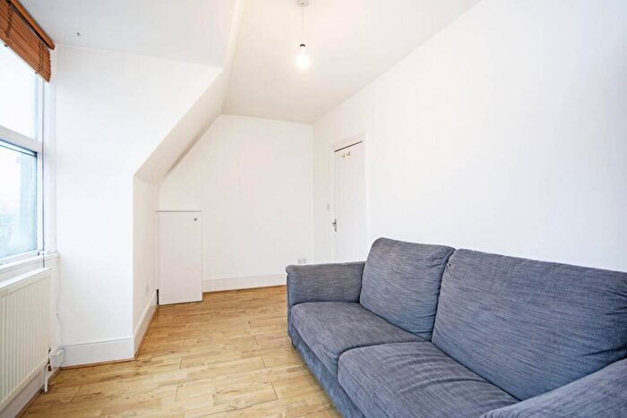 1 Bedroom Flat To Rent In Mare Street, , Hackney, London, E8