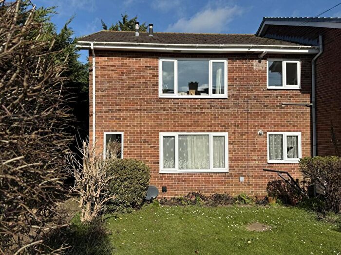 2 Bedroom Maisonette For Sale In The Hollows, Newport, PO30