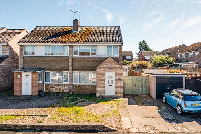 3 Bedroom Semi Detached House For Sale In Douglas Court, Kettering, NN15