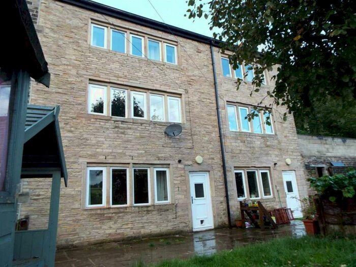 2 Bedroom Cottage To Rent In Stonebreaks Road, Springhead, OL4