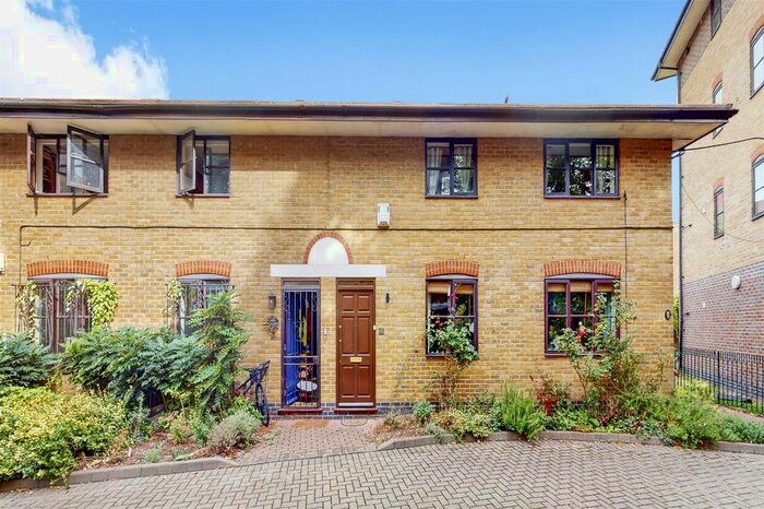 2 Bedroom Flat To Rent In Sugar Loaf Walk, Burnham Street, Bethnal Green, E2