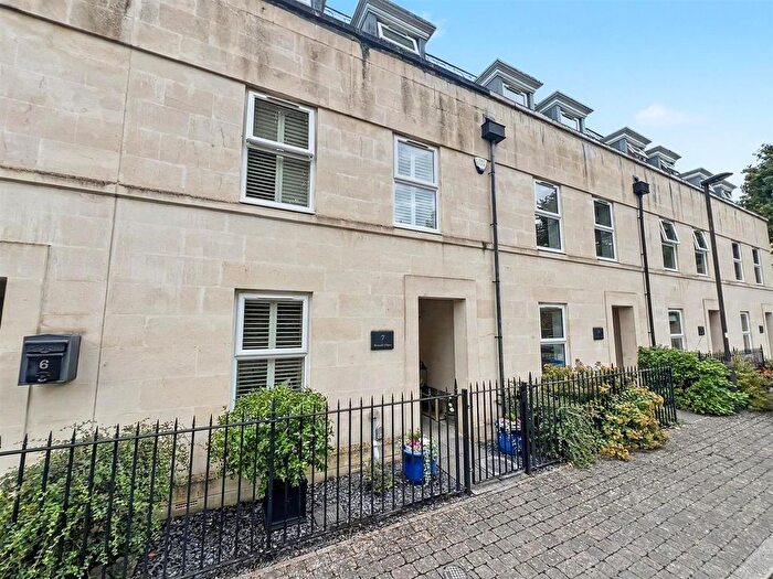 4 Bedroom Terraced House For Sale In Rennie Close, Bath, BA2