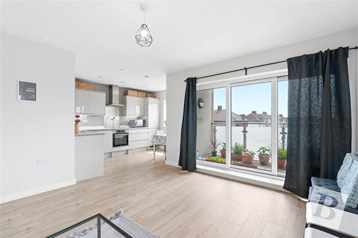 2 Bedroom Apartment For Sale In High Road, Romford, RM6