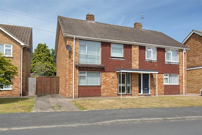 3 Bedroom Semi-Detached House For Sale In Broomshaw Road, Barming, ME16