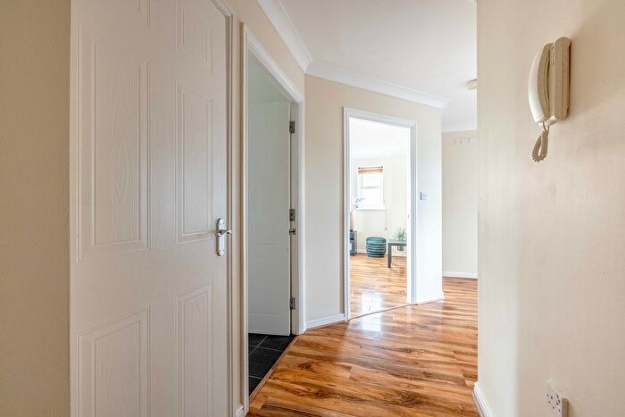 2 Bedroom Flat To Rent In Cannon Gate, Slough, SL2