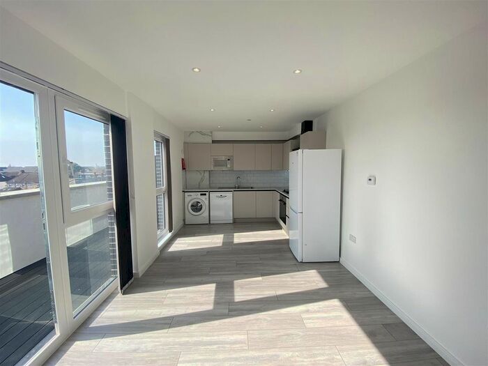 2 Bedroom Flat To Rent In High Road, Chadwell Heath, Romford, RM6