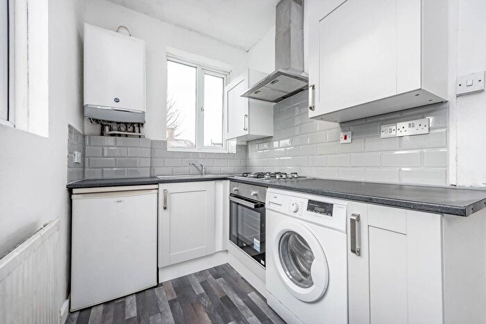 2 Bedroom Maisonette To Rent In Pevensey Road, Tooting, London, SW17