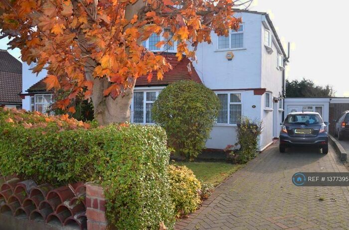 3 Bedroom Semi-Detached House To Rent In Kingsand Road, Lee, SE12