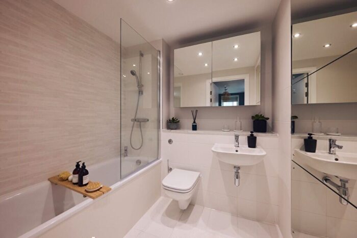 2 Bedroom Apartment To Rent In Alcock House, Chapel Street, Salford, M3