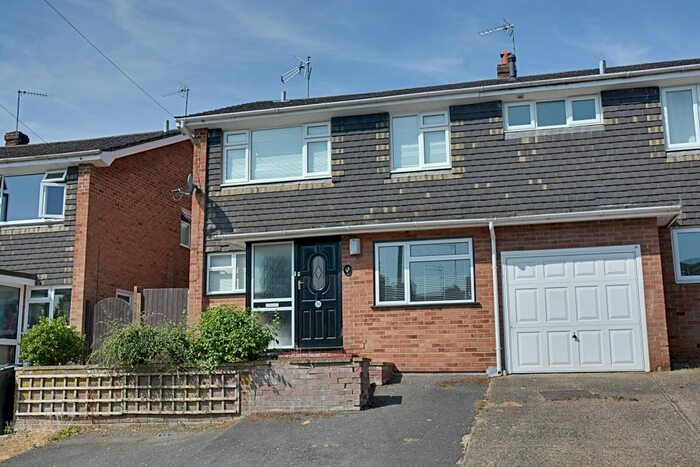 4 Bedroom Semi-Detached House To Rent In Woodlands Road, Hertford, SG13