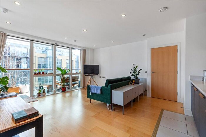 2 Bedroom Apartment To Rent In Hertford Road, London, N1