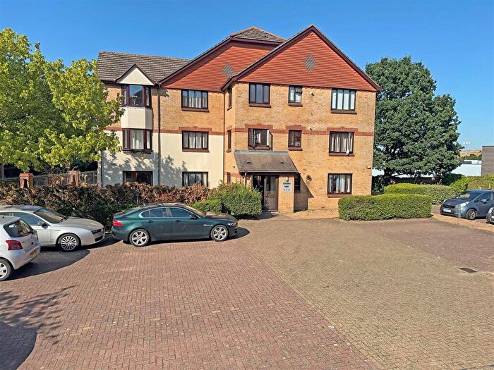 1 Bedroom Flat For Sale In St. Annes Rise, Redhill, RH1