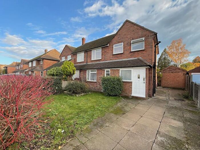 3 Bedroom Semi-Detached House To Rent In West Byfleet, Surrey, KT14