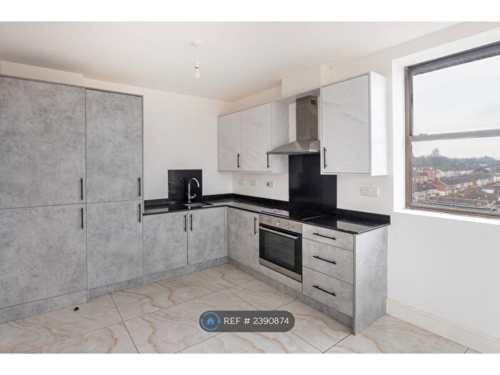 1 Bedroom Flat To Rent In Wilsthire Court, Swindon, SN1