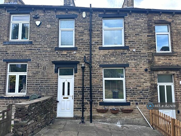 2 Bedroom Terraced House To Rent In Range Bank, Halifax, HX3