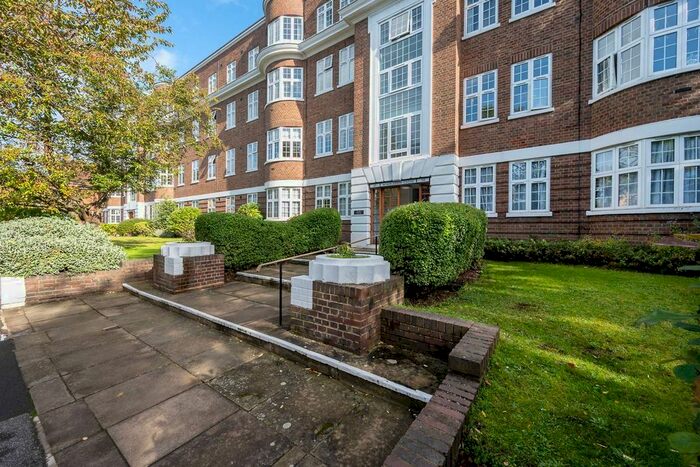 2 Bedroom Flat To Rent In The Downs, Wimbledon Village, London, SW20