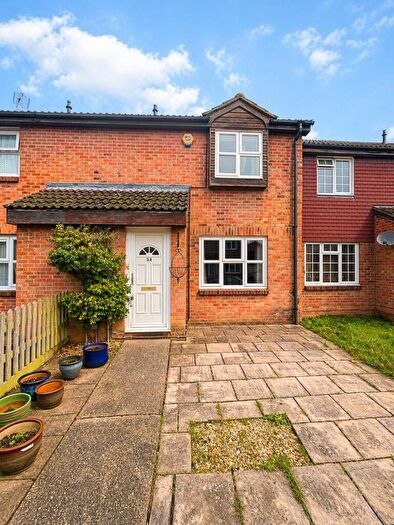 3 Bedroom Terraced House For Sale In Pemberton Gardens, Calcot, Reading, RG31