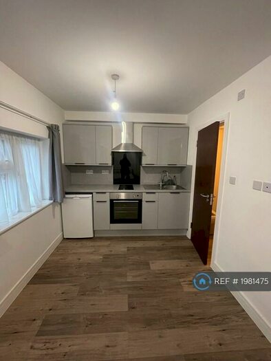 Studio To Rent In Mitchell Road, London, N13