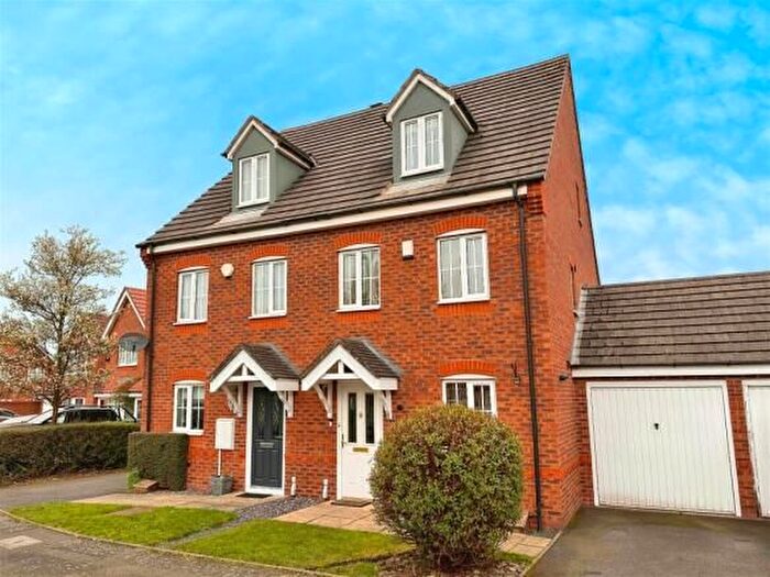 4 Bedroom Semi-detached House To Rent In Barnesmeadow Place, Coseley, Wolverhampton, WV14