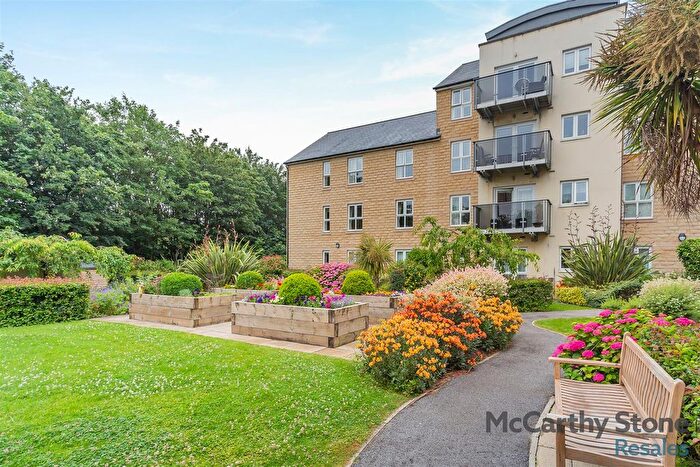 2 Bedroom Flat For Sale In Squirrel Way, Shadwell, Leeds, LS17