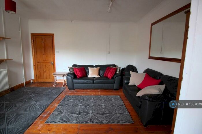 6 Bedroom Semi-Detached House To Rent In Artillery Road, Guildford, GU1