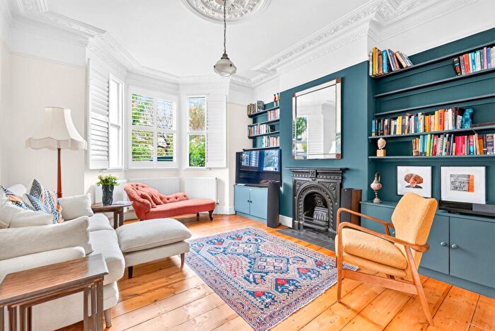 2 Bedroom Flat For Sale In Oxford Road, Finsbury Park, N4
