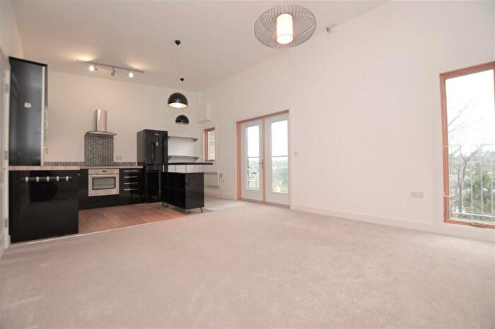 2 Bedroom Flat To Rent In Grove Hill Close, RG4