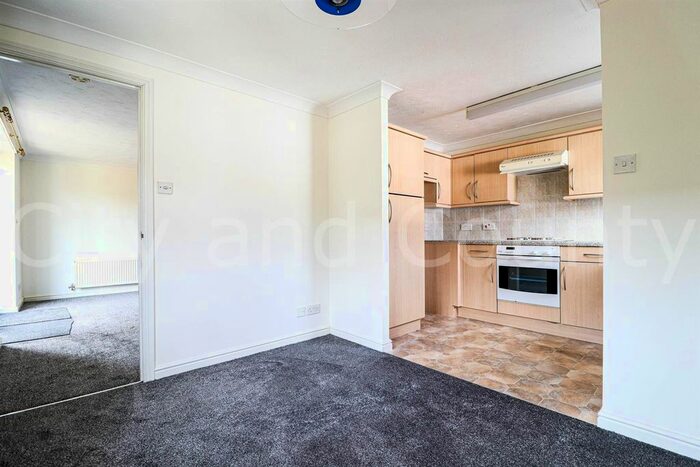 3 Bedroom Terraced House To Rent In Turnstone Way, Stanground, Peterborough, PE2