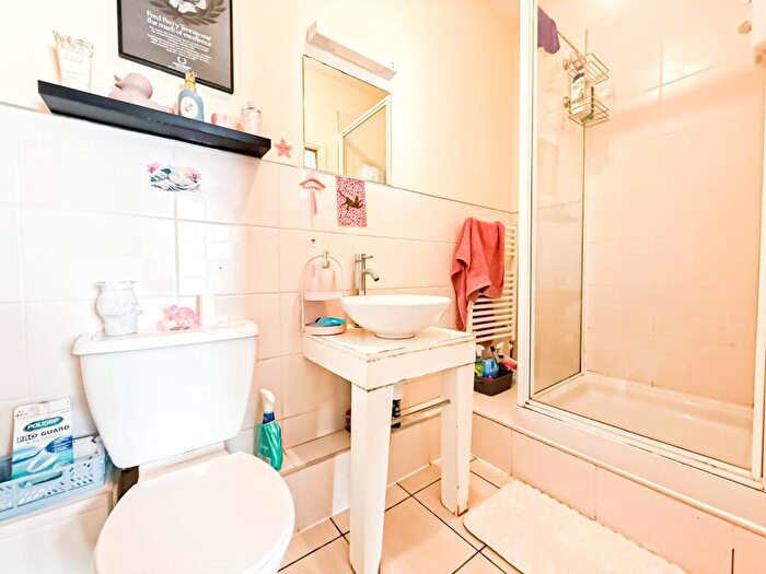 2 Bedroom Apartment To Rent In Sir Thomas Street, Liverpool, Merseyside, L1