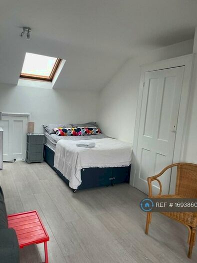 Studio To Rent In Northolme Road, London, N5