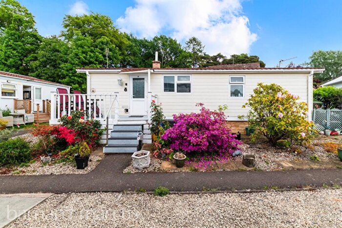2 Bedroom Park Home For Sale In Vann Lake Road, Ockley, Dorking, RH5
