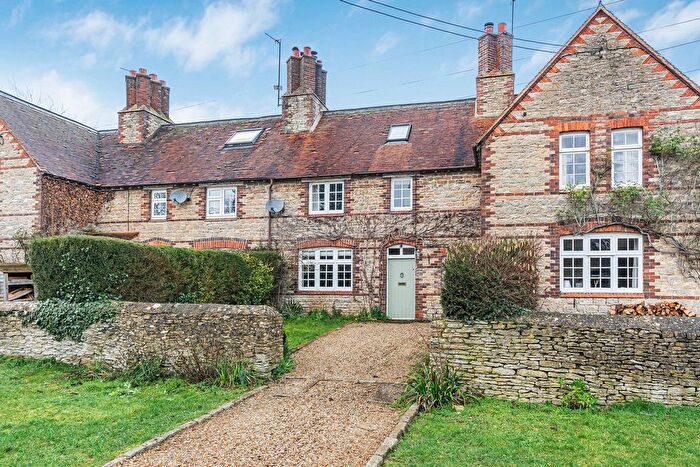 3 Bedroom Terraced House For Sale In Bainton Road, Bicester, OX27