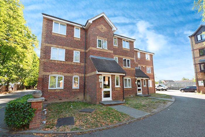 1 Bedroom Flat For Sale In Greenslade Road, Barking, IG11