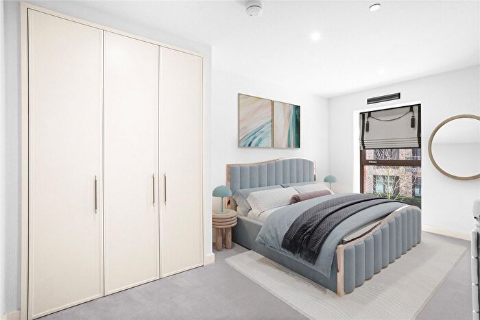 1 Bedroom Flat For Sale In Royal Crest Avenue, London, E16